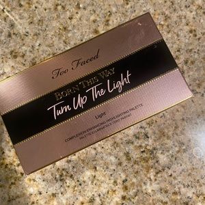 BNIB Too Faced Highlighter Palette